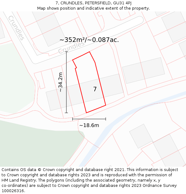 7, CRUNDLES, PETERSFIELD, GU31 4PJ: Plot and title map